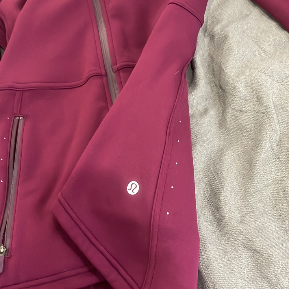 Lululemon - Picture 2 of 2